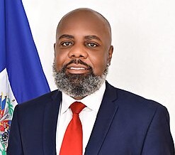 DE LA «BAMBOCHE POLITIQUE» AU «BÂTISSEURISME»